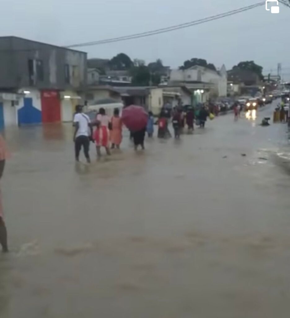 Nzeng-Ayong Fin goudron