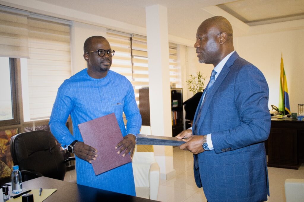 à Gauche Wesbert Moussounda, DG SEM- Monsieur Alfred Ngomanda Commissaire Général du CENAREST