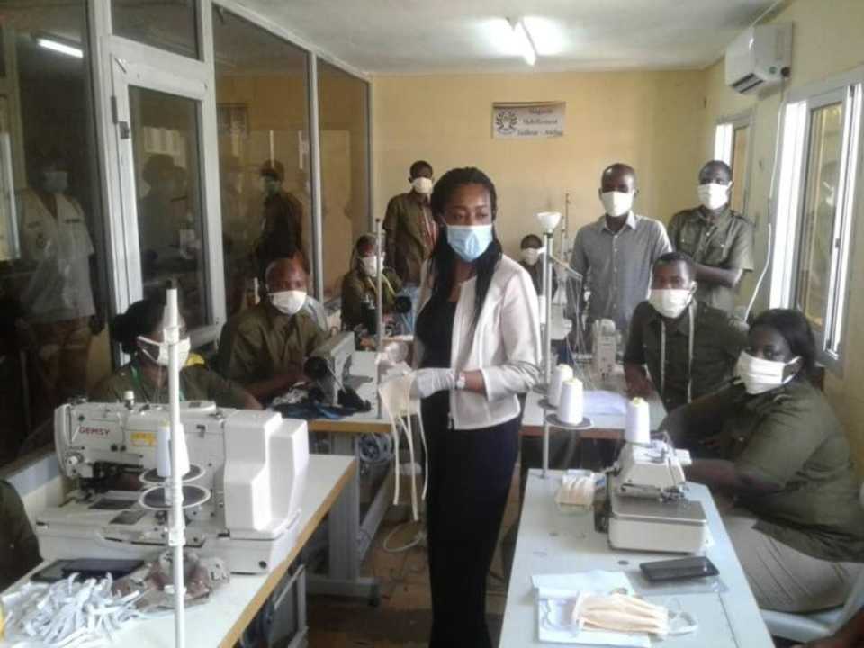 Medias241.com-gabon-COVID-19 : CONFECTION DE MASQUES AU SEIN DE LA PRISON CENTRALE DE LIBREVILLE