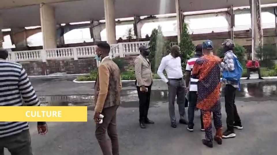 Medias241.com-GABON 9 PROVINCE 2020 : LES ARTISTES ROULÉS DANS LA FARINE PAR MICHEL MENGA ?