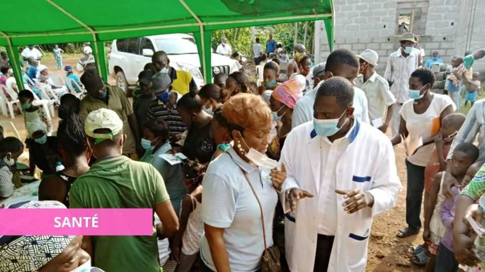 Medias241.com-SAMU SOCIAL : DON DE 4 TONNES DE MÉDICAMENTS DANS 12 VILLAGES