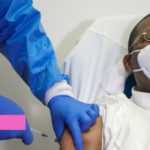 Medias241.com-COVID-19 : LE PROFESSEUR JEAN FRANÇOIS MEYE REÇOIT LA PREMIÈRE DOSE DE VACCIN AU GABON