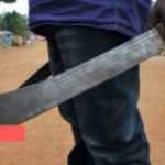 Medias241.com-GABON-SOCIÉTÉ : PRIS DE JALOUSIE, IL BLESSE SON VOISIN À COUP DE MACHETTE