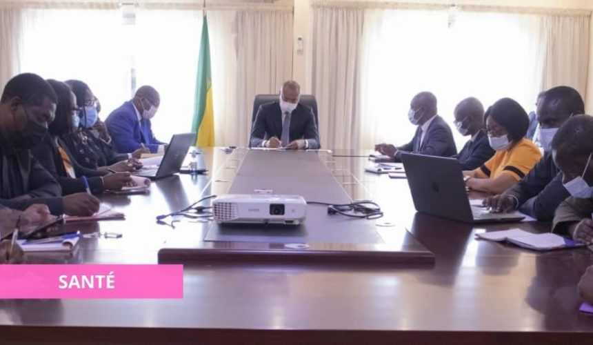 Medias241.com-GABON-LE PERSONNEL DU CHREM CHEZ LE MINISTRE DE LA SANTÉ