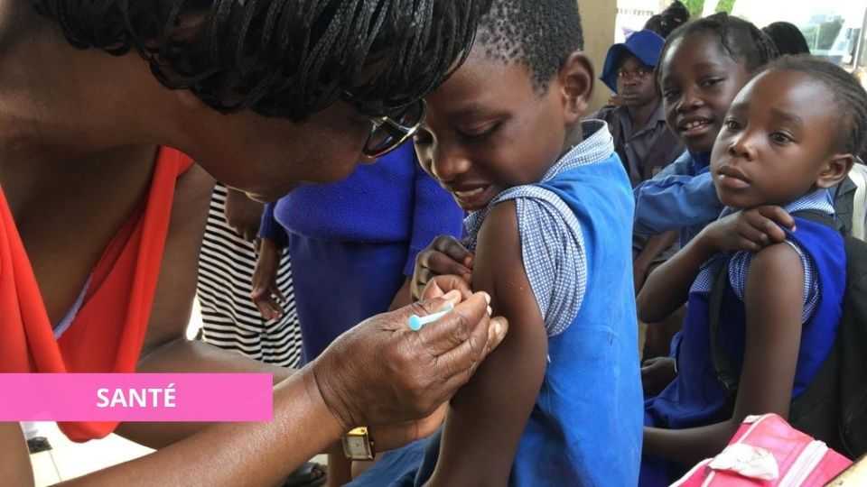 Medias241.com-SANTÉ : LE MINISTÈRE DE LA SANTÉ VEUT FAIRE VACCINER 90% DES ENFANTS D’ICI À FIN 2021