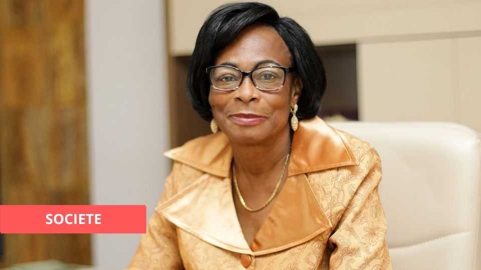 Médias241.com-gabon-SOCIETE : À PARIS, CHRISTINE MBA NDUTUME PASSE COMMANDE DE 200.000 TIMBRES