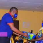 Médias241.com-gabon-POLITIQUE : HERMANN KAMONOMONO AU CHEVET DES FEMMES COMMERÇANTES DE LA COMMUNE D’AKIENI.