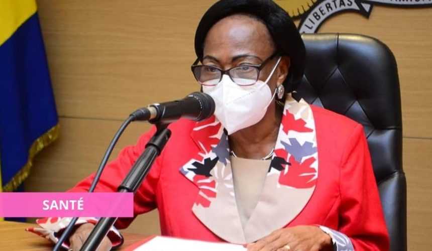 Medias241.com-GABON-CHRISTINE MBA NDUTUME LANCE LA CAMPAGNE DE SENSIBILISATION DES AGENTS A LA VACCINATION CONTRE LE COVID-19