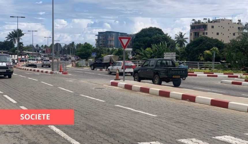Medias241.com-GAON-AKANDA : 2 HEURES DE BOUCHON A CAUSE D’UN PANNEAU INUTILE À LA SABLIÈRE