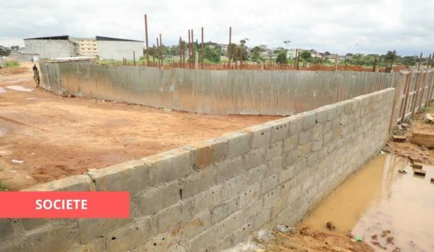 Medias241.com-GBAON-ÉCLAIRAGES SUR LE MUR DE LA DISCORDE DU QUARTIER OLOUMI