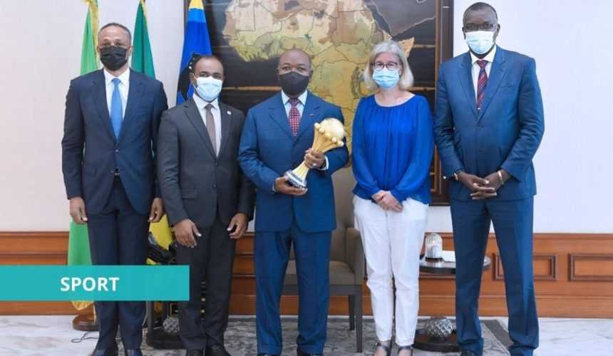 Medias241.com-GABON-CAN 2021: TOTAL GABON PRÉSENTE LE TROPHÉE À ALI BONGO ONDIMBA