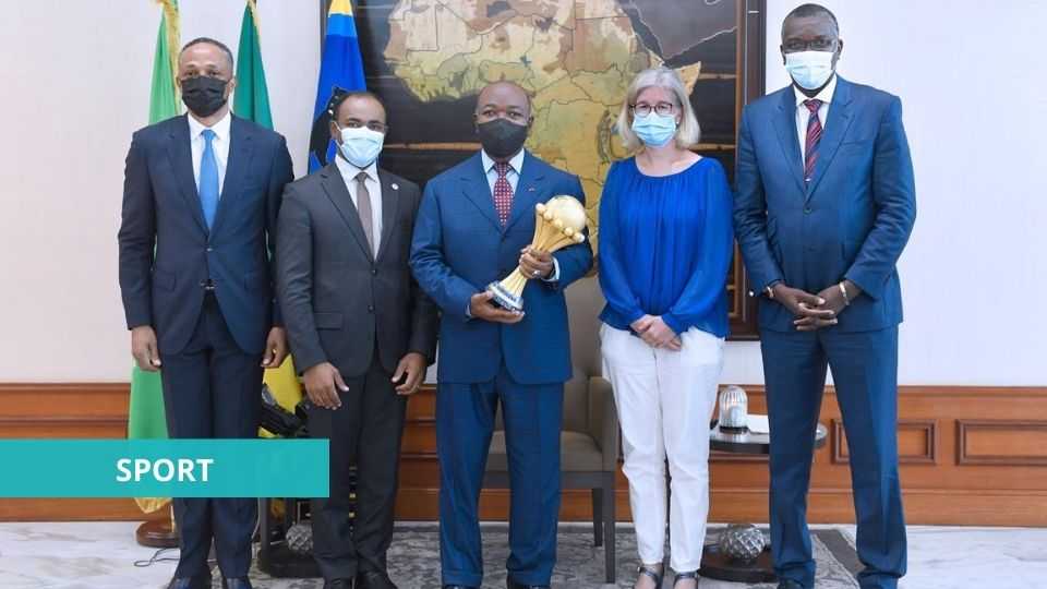Medias241.com-GABON-CAN 2021: TOTAL GABON PRÉSENTE LE TROPHÉE À ALI BONGO ONDIMBA