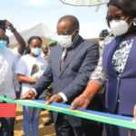 Medias241.com-GABON-HYDROCARBURES : 200 LAMPADAIRES SOLAIRES OFFERTS ET UNE ÉCOLE PUBLIQUE RÉNOVÉE À MAYUMBA
