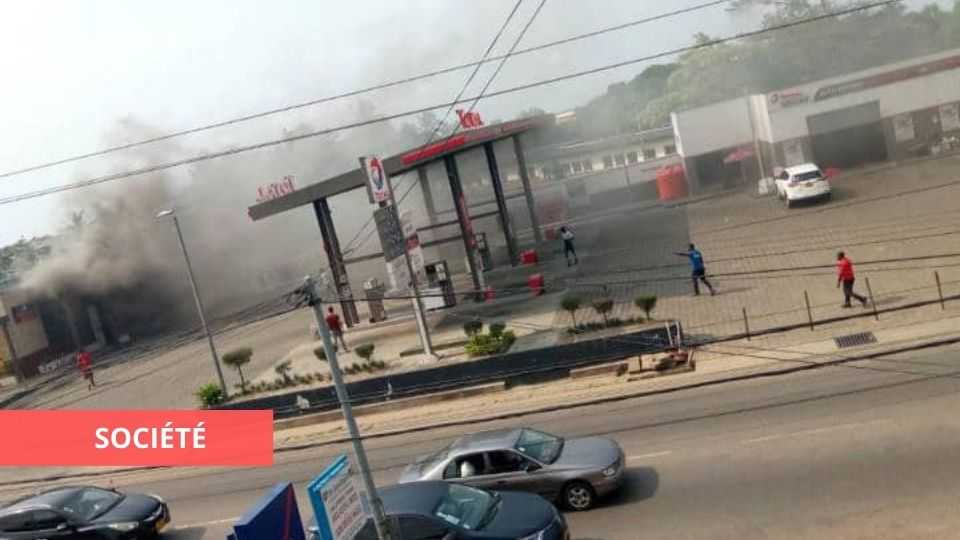 Medias241.com-GABON-SOCIÉTÉ : UNE PARTIE DE LA STATION TOTAL D'ANGONDJÉ VOLE EN FUMÉE