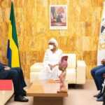 Medias241.com-GABON- LE MAIRE DU DISTRICT DE BAMAKO A L'ÉCOLE GABONAISE