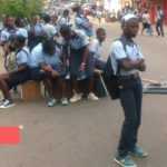 Medias241.com-GABON-LES ELEVES DU LYCEE DE DIBA-DIBA DEBOUT SUITE AU MANQUE DE TRANSPORTEURS AU CHARBONNAGE