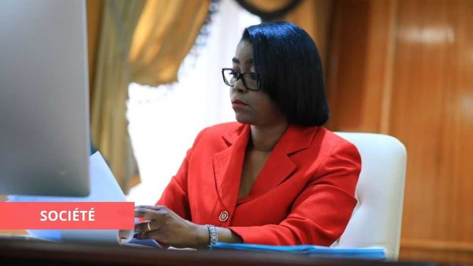 Medias241.com-GABON-OSSOUKA RAPONDA DANS LE TOP 5 DES FEMMES AFRICAINES LES PLUS INFLUENTES