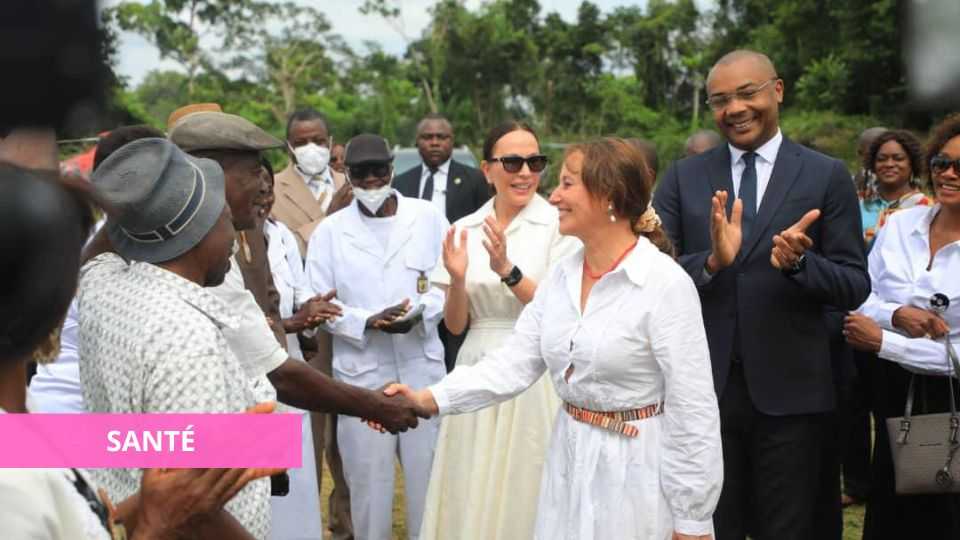 Medias241.com-GABON-MATERNITÉS SOLAIRES : SYLVIA BONGO ONDIMBA ET SEGOLENE ROYAL RÉCEPTION LE CENTRE DE SANTÉ DE BIFOUN