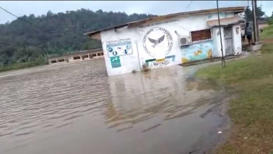 Medias241.com-GABON-Mimongo: le lycée Alexandre Madoungou Mbary engloutit par l’inondation