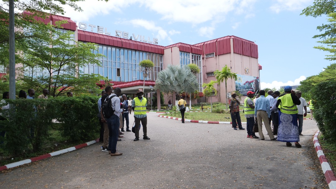 Medias241.com-GABON-Libreville: L’hôtel de ville et les mairies des six arrondissements fermés pour grève générale.