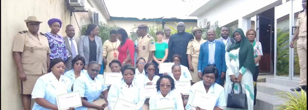 Medias241.com-Gabon-Formation : 50 femmes détenues obtiennent leur diplômes en esthétique et E-Commerce.