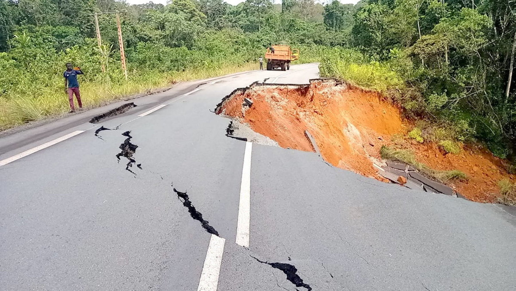 Medias241.com-GABON-Trafic routier : Effondrement sur le tronçon Franceville-Okondja