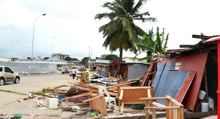 Medias241.com-GABON-Opération “libérez les trottoirs” : Décor insalubre après le déguerpissement à Nzeng-AYONG