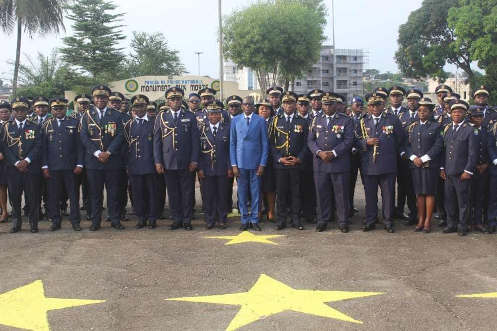 Medias241.com-GABON-Remise de galons aux Officiers généraux, supérieurs et subalternes