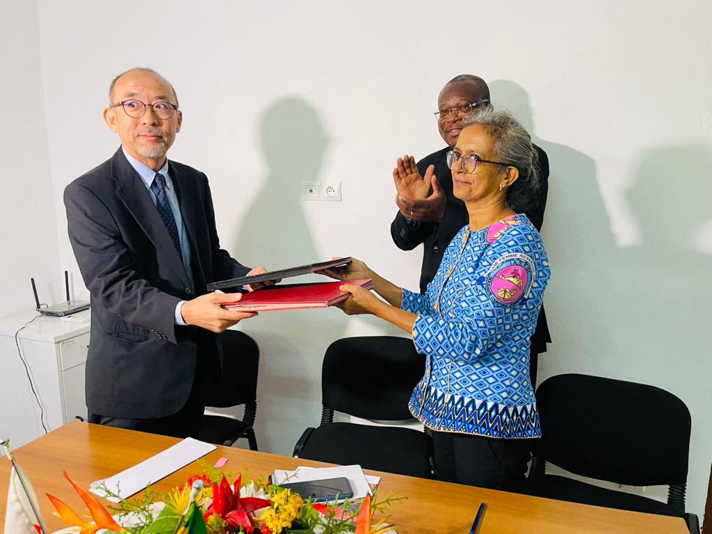 Medias241.com-Gabon-Santé : le Japon offre du matériel médical aux sages-femmes du Gabon