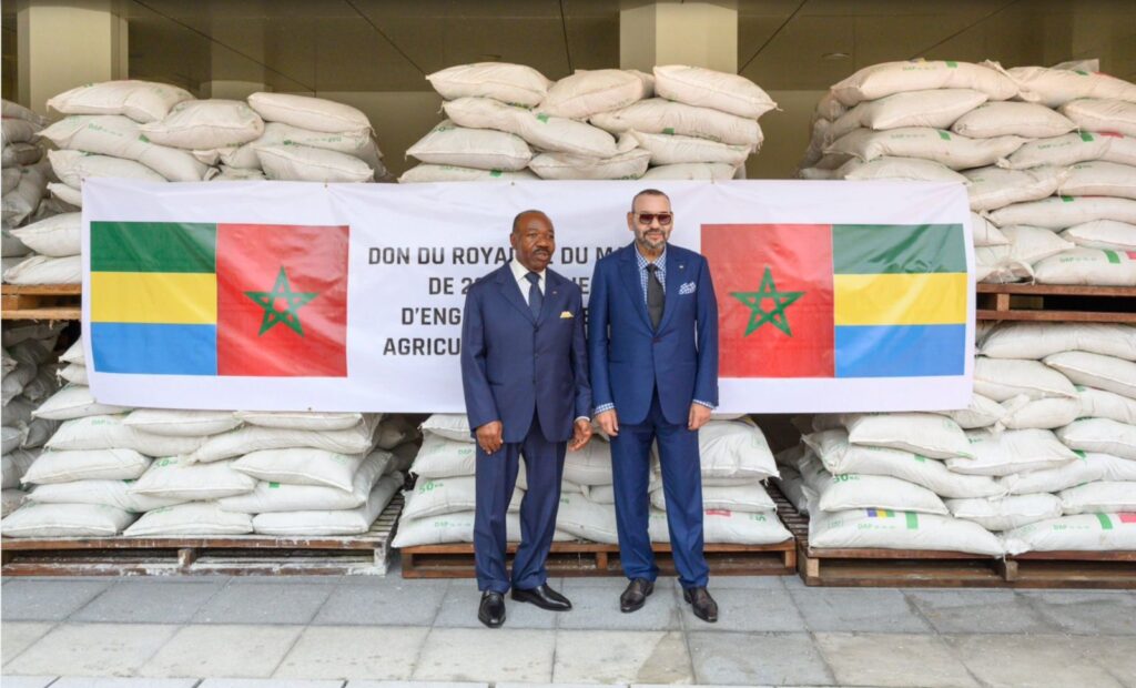 Medias241.com-GABON-le Roi du Maroc fait don de 2000 tonnes de fertilisants aux agriculteurs gabonais.