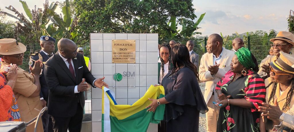 Medias241.com-GABON-Meyong: 10 pompes inaugurées dans le cadre du programme 100 forages