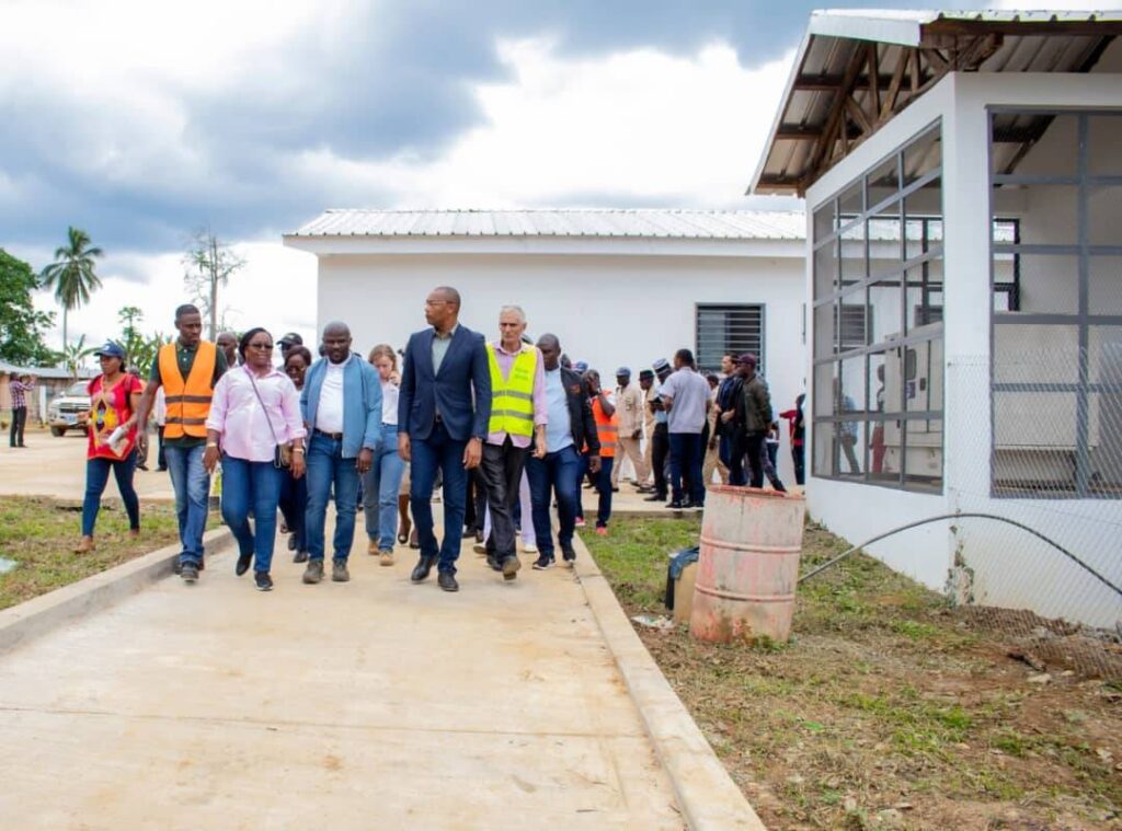 Medias241.com-GABON-M’vaddi : Dr Guy Patrick Obiang réceptionne le centre de santé.