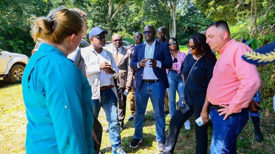 Medias241.com-GABON-Projet de Maboumine : Elvis Ossindji en visite de site avant la relance