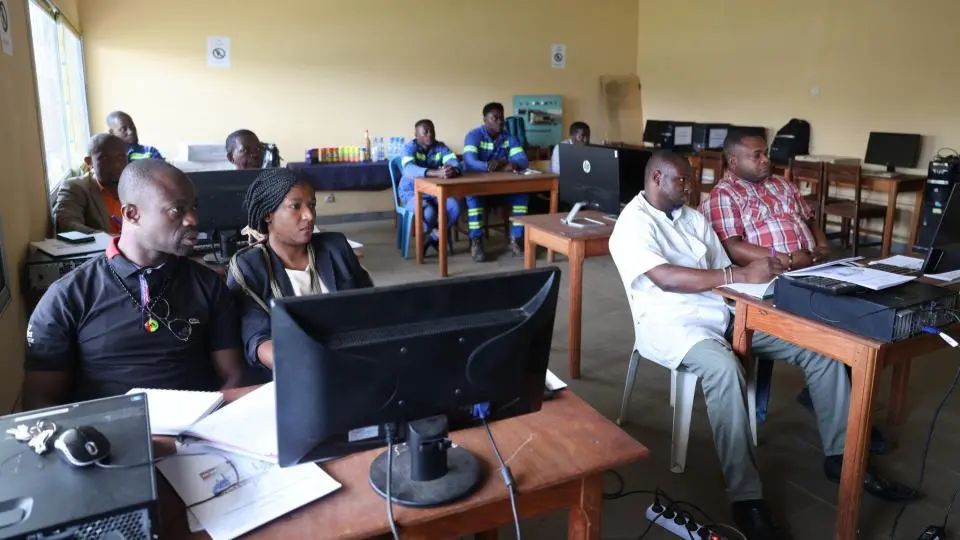 Medias241.com-GABON-Gabon: don de matériel didactique au lycée technique Fulbert Bongotha