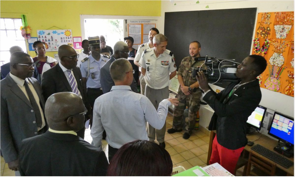 Medias241.com-GABON-Port-Gentil : 55 ordinateurs offerts par l’armée française à l’école conventionnée