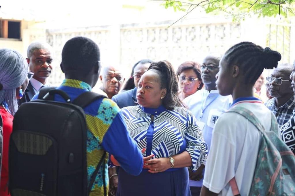 Medias241.com-GABON-BEPC : Camélia Ntoutoume Leclercq en visite dans les centres d’examen des épreuves sportives