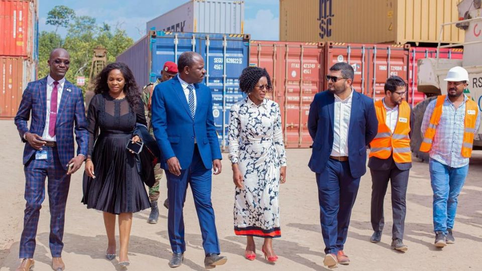Medias241.com-Gabon-ZIS de Nkok : Mbadinga Madiya en visite au nouveau port sec