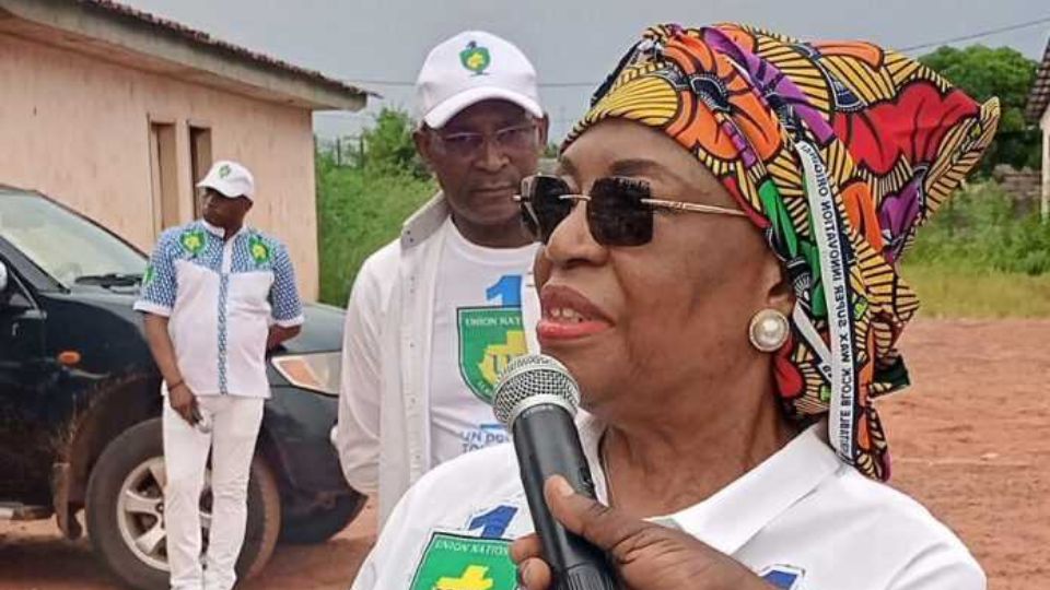 Medias241.com-GABON-Humiliation politique : Paulette Missambo et Ntoutoume Ayi chassés de Médouneu par la famille de Mba Obame