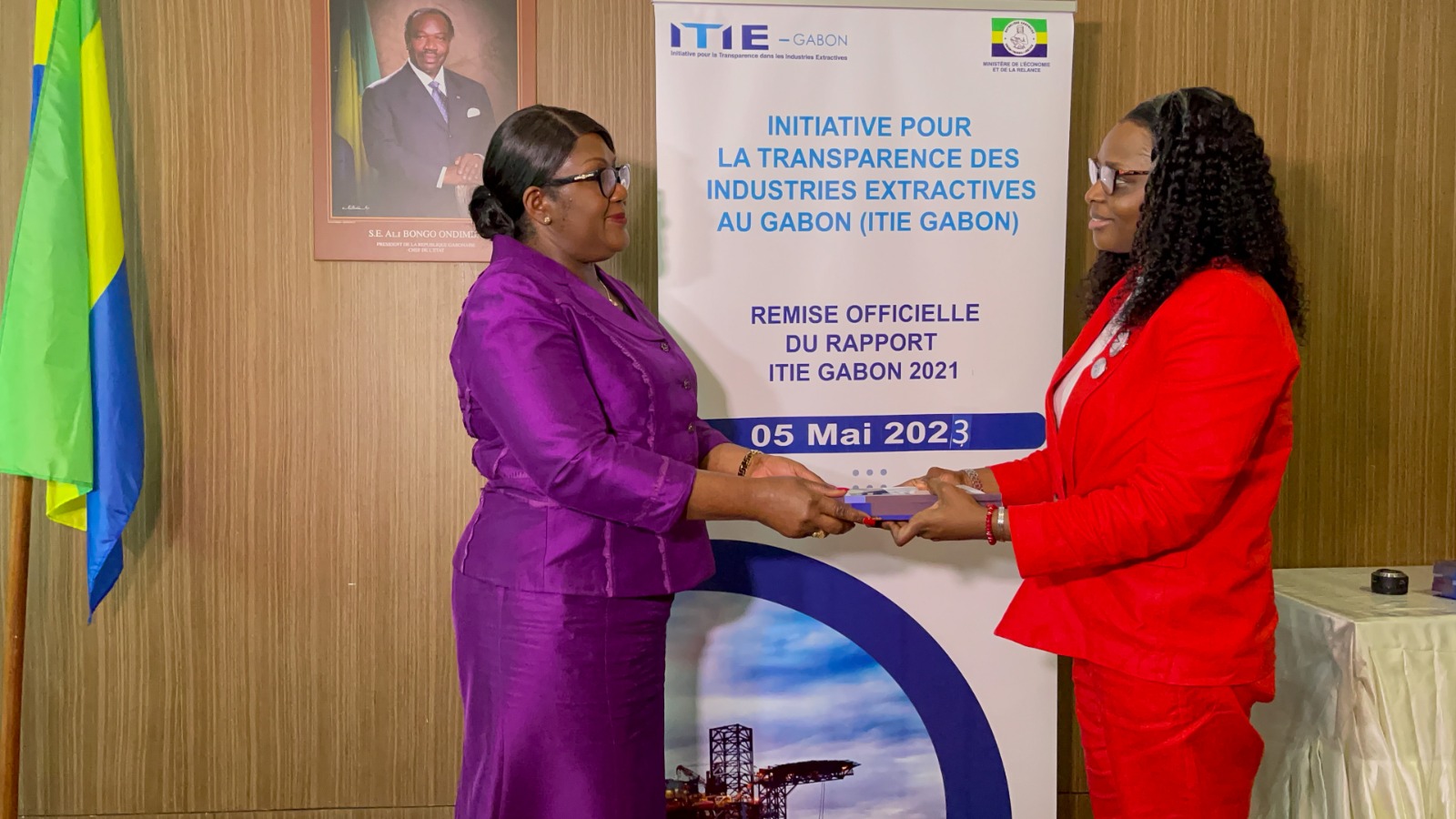 Medias241.com-GABON-ITIE Gabon : le rapport 2021 remis au ministre du Budget et des Comptes publics