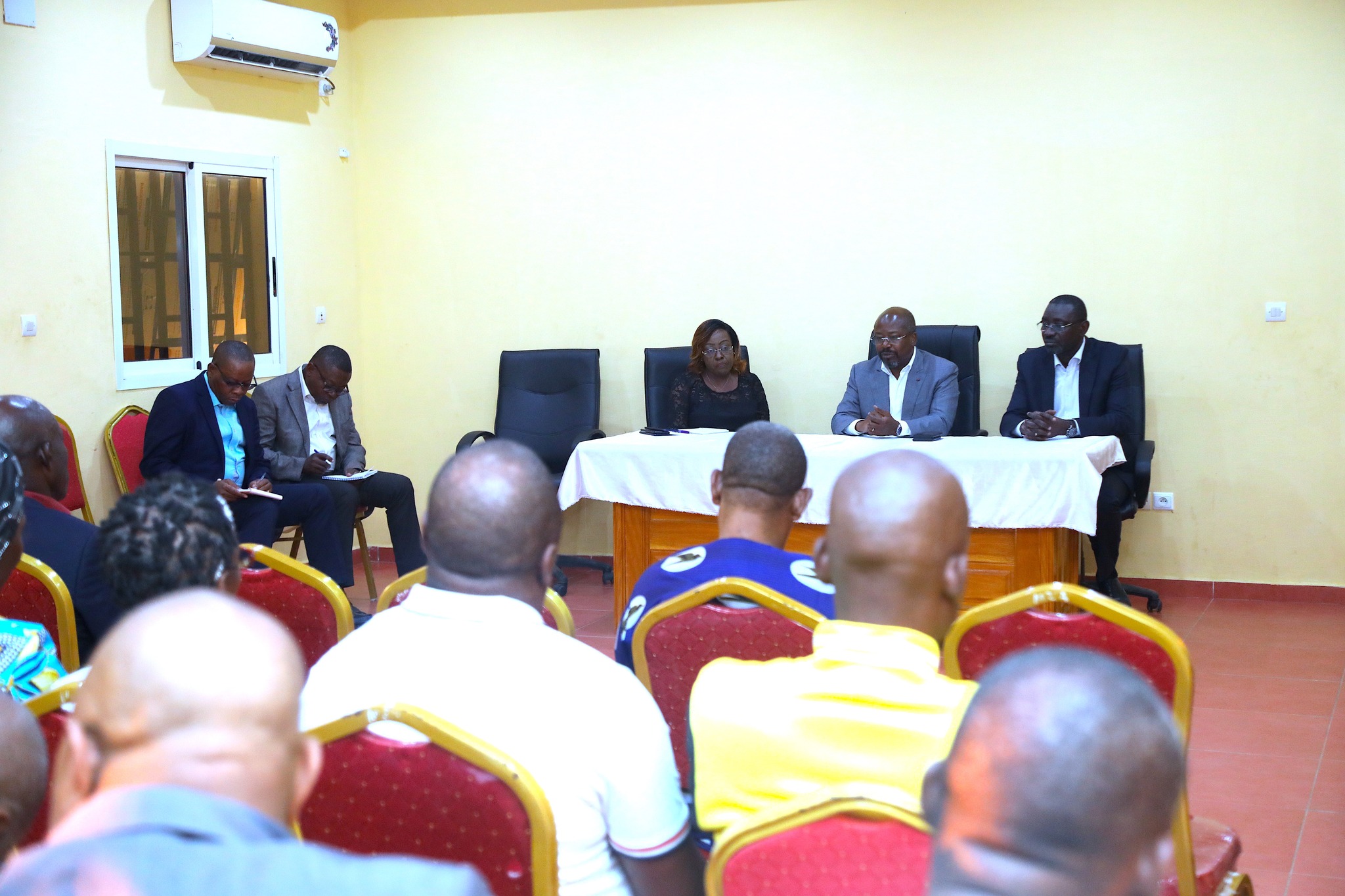 Medias241.com-GABON-Makokou : Bilie By Nze en communion avec les populations en prélude à l’arrivée du Chef de l’Etat