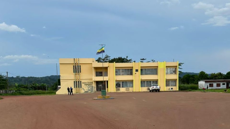 Medias241.com-GABON-Haut-Ogooué : La préfecture du départaement de la Sébé-Bricolo remis en état
