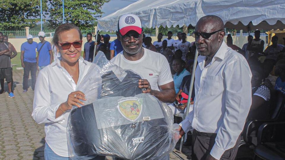 Medias241.com-Gabon-Lambaréné : Madeleine en soutien aux jeunes boxeurs dans Lambaréné