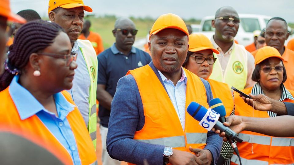Medias241.com-Gabon-Sud du Gabon : Le ministère des TP  engage la réhabilitation des routes non revêtues 
