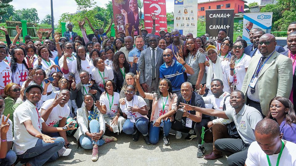 Medias241.com-Gabon-Sambas professionnels : Le ministre de la Communication visite les ateliers de la 9e édition.