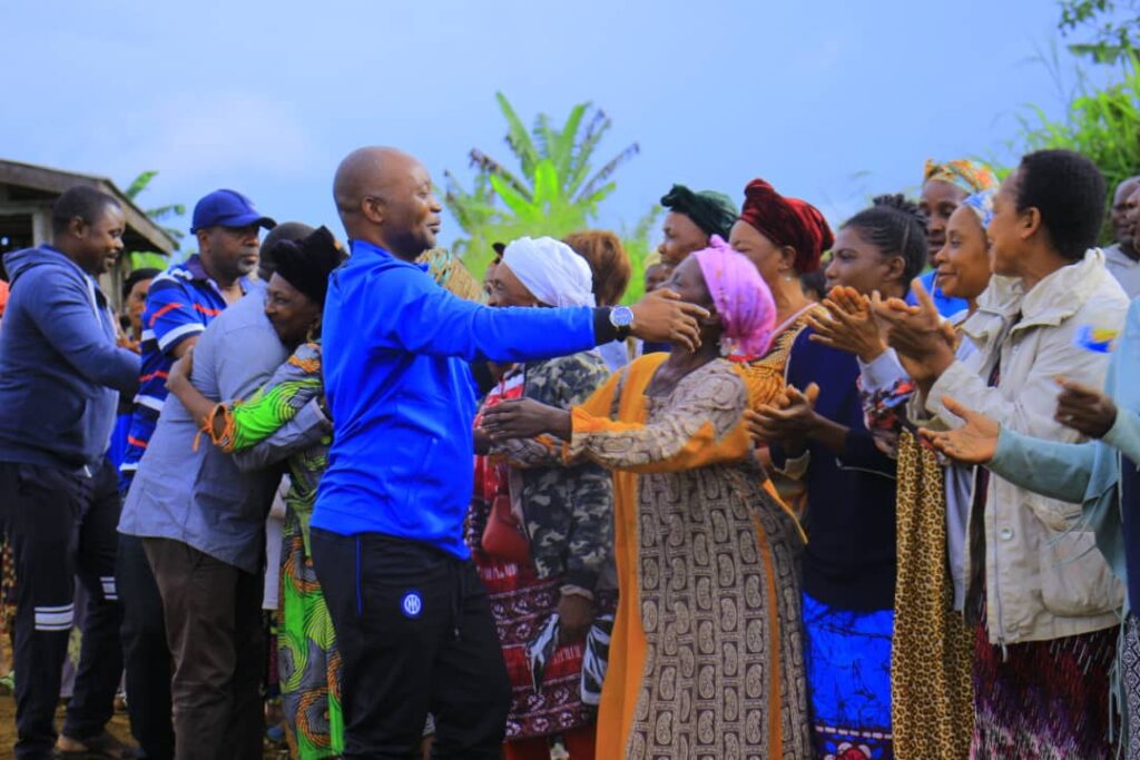 Medias241.com-Gabon-Travaux publics : Emmanuel Eyeghe Nze, vérifie les travaux d'aménagement des voiries communales de Mitzic