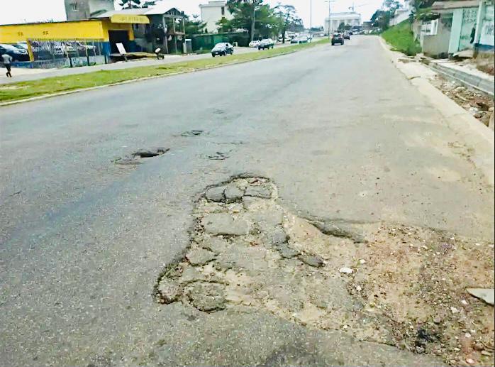 Medias241.com-GABON- Livré il y a un a par SOCOBA, le boulevard triomphal déjà dans un piteux état