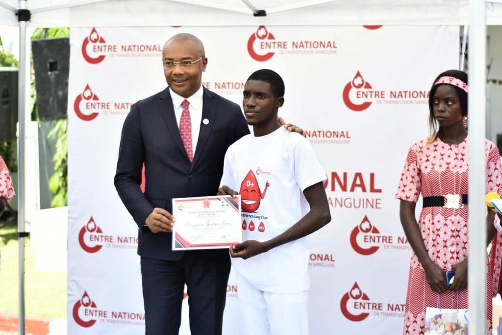 Medias241.com-GABON- le Gabon récompense ses « donneurs de sang »
