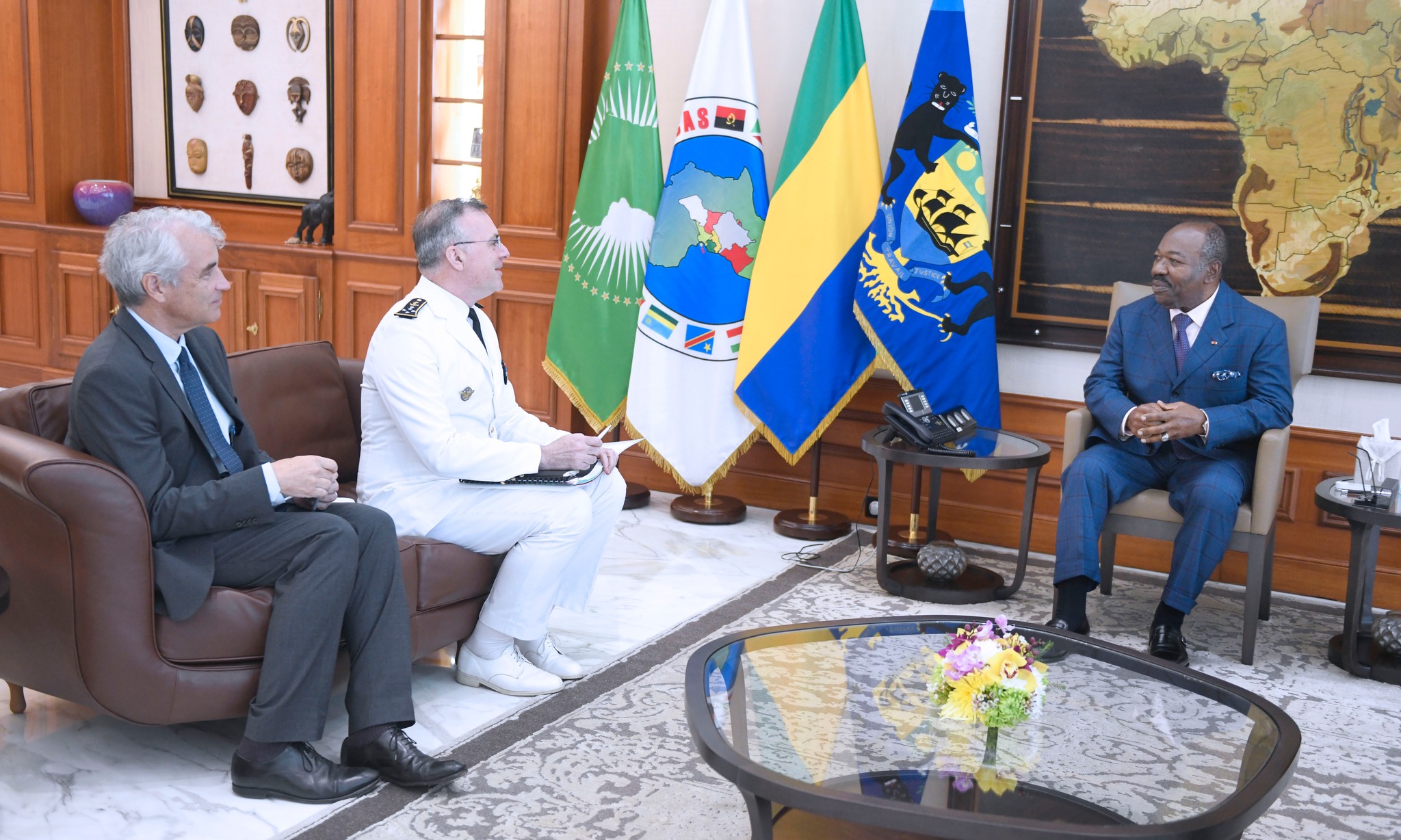 Medias241-Gabon-Présidence de la République : Ali Bongo échange avec le Chef de l’Etat-Major de la Marine Française