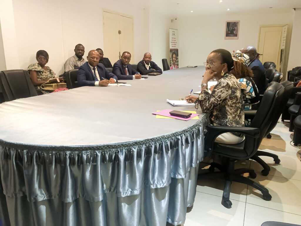 Medias241.com-GABON-Grève des médias publics: Le ministre de la Communication engage les discussions