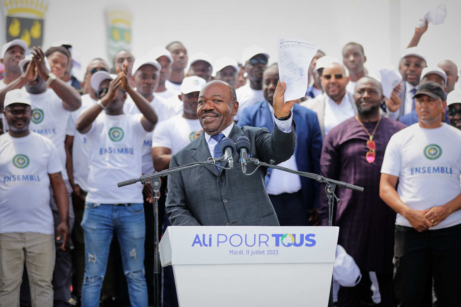 Medias241.com-Gabon-Présidentielle 2023: Ali Bongo premier candidat à avoir déposé son dossier au CGE